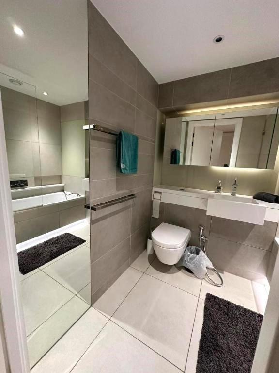 One Bed Flat In Vauxhall Londra
