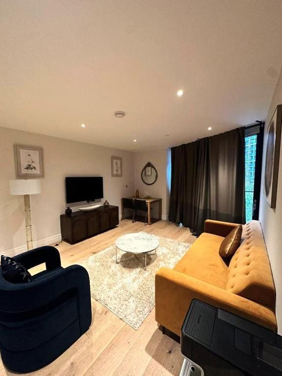 One Bed Flat In Vauxhall * Londra